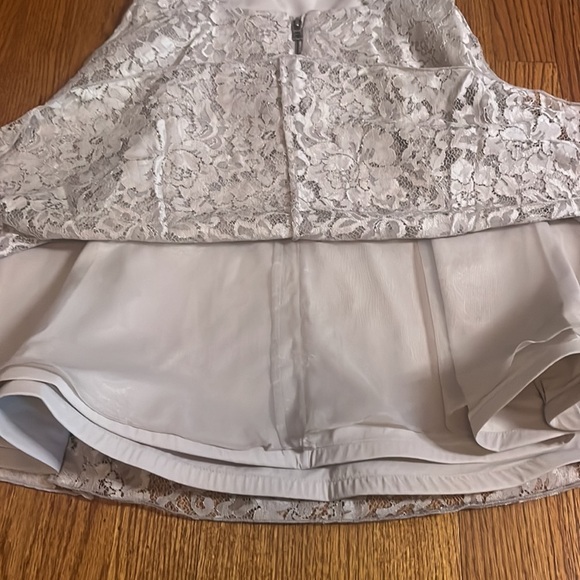 NWT Alice + Olivia Woman’s Natalia Open-Back Lace A-Line Taupe Lace Dress Size 0 - Picture 8 of 9